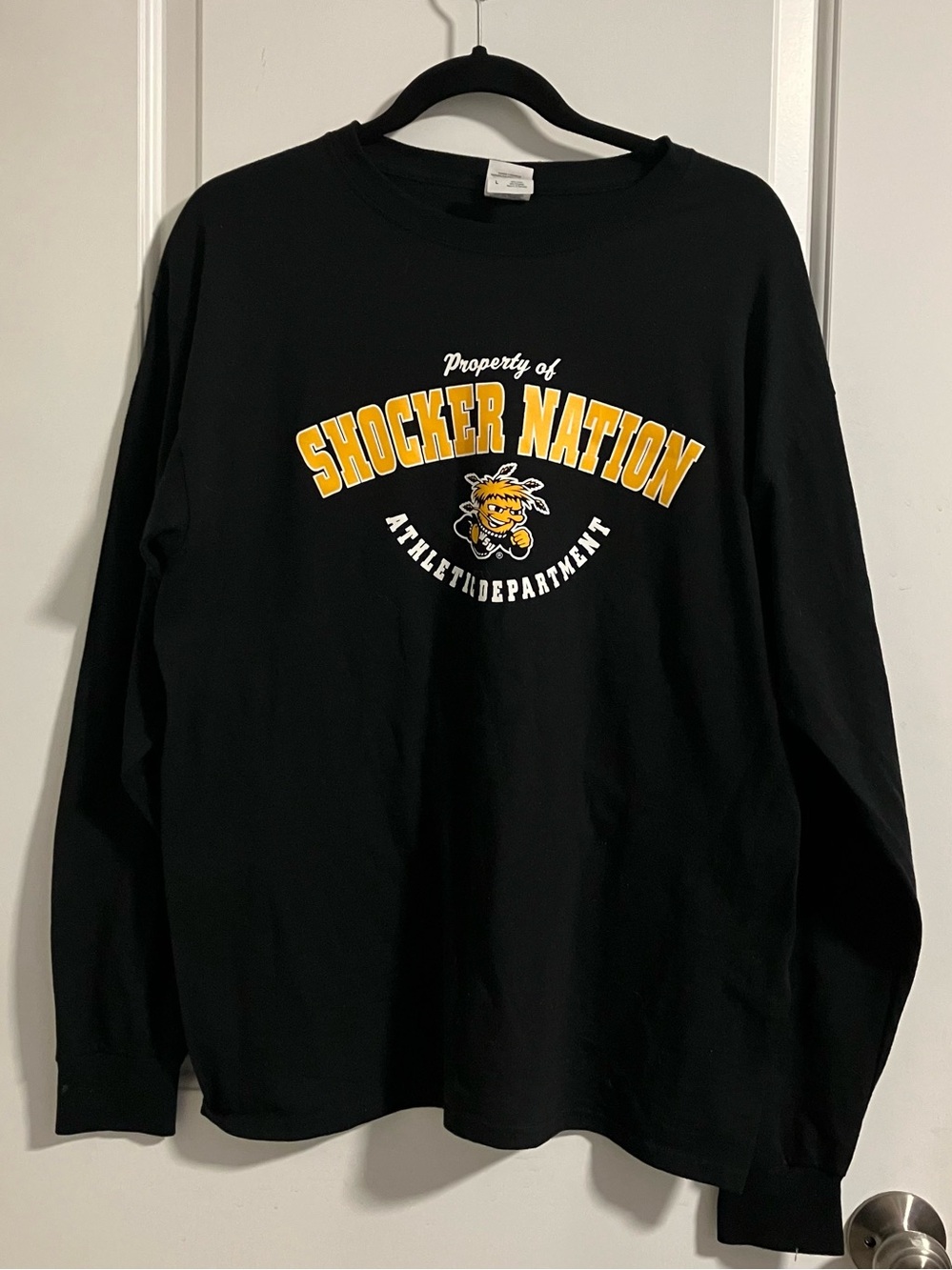 🖤💛🌾 Size L Wichita State University Unisex Long Sleeve Tee🌾💛🖤